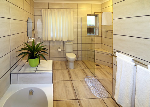 Garden Cottage bathroom at Country Park